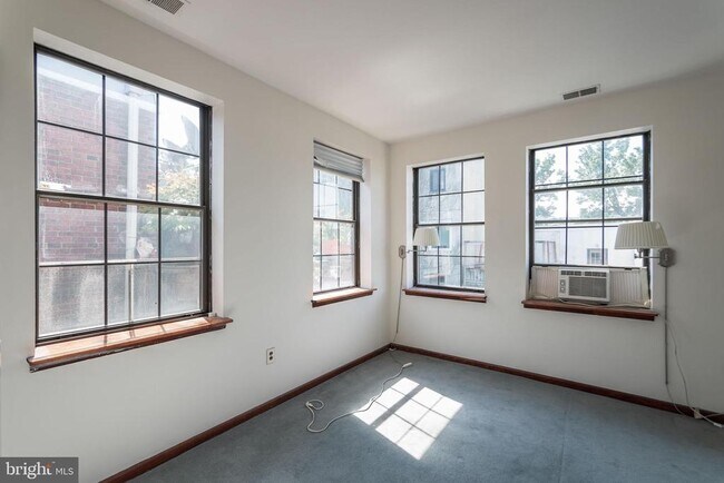 Building Photo - 830 South St