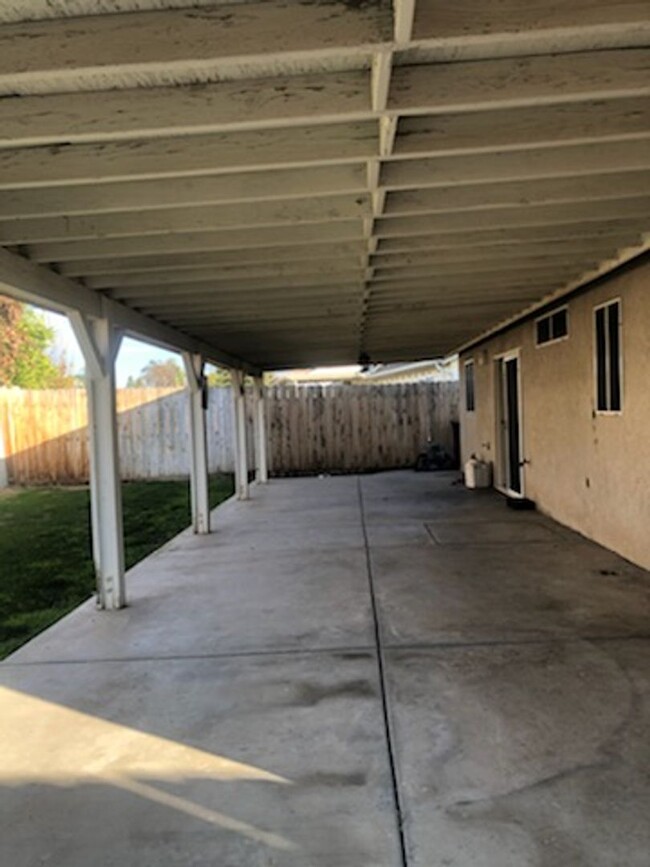 Building Photo - Move IN Ready! 3 Bedroom, 2 Bathroom House...