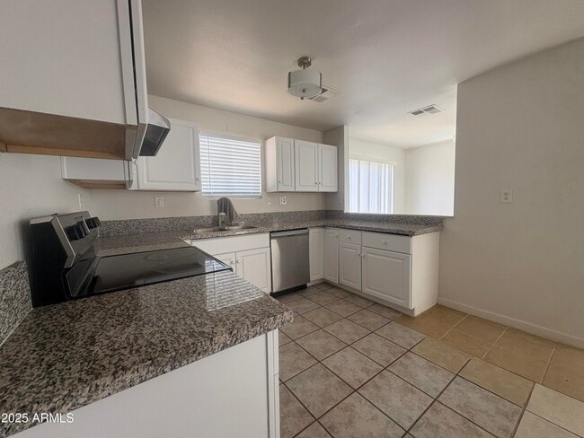 Building Photo - 2642 E Kings Ave