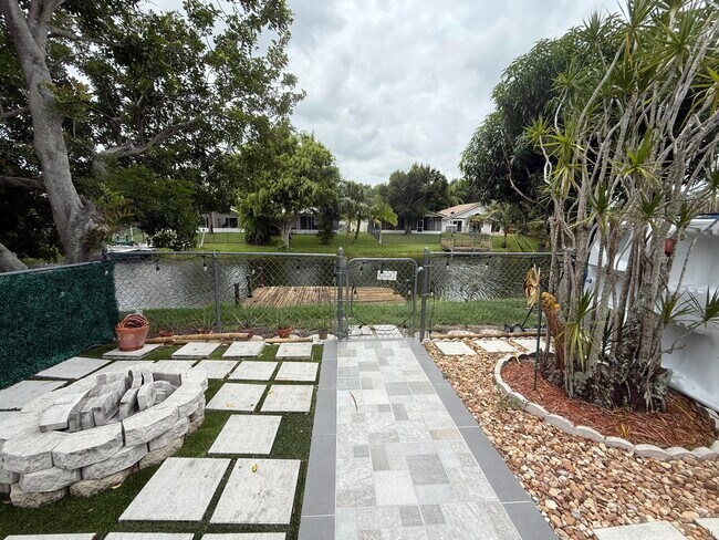 Building Photo - 12394 Westhampton Cir