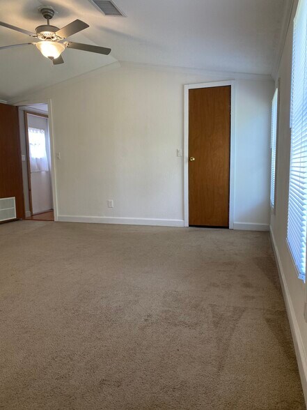 Building Photo - 17020 Meridian Blvd