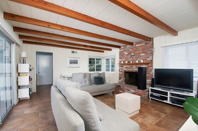 Building Photo - STUNNING & RARE 3BD/2.5BA LA JOLLA HOME WITH A POOL! $7,995/mo