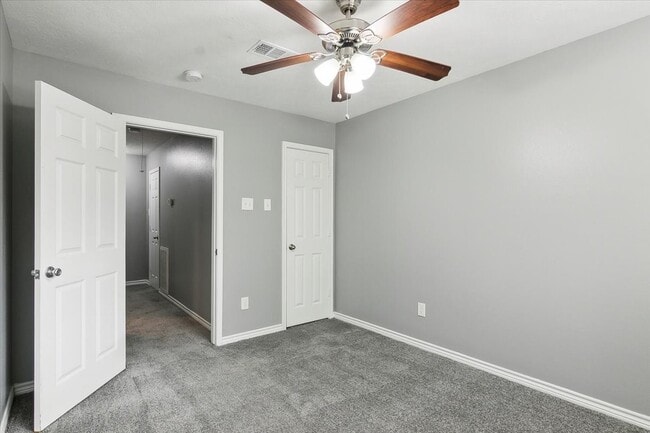 Building Photo - 8540 Glen Meadow Ln