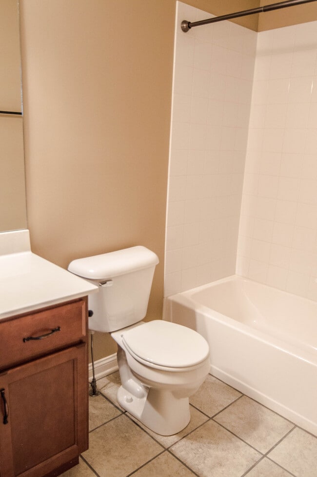 Building Photo - Two Story in Rossview!