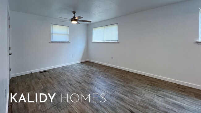 Building Photo - 702 Amity Ln