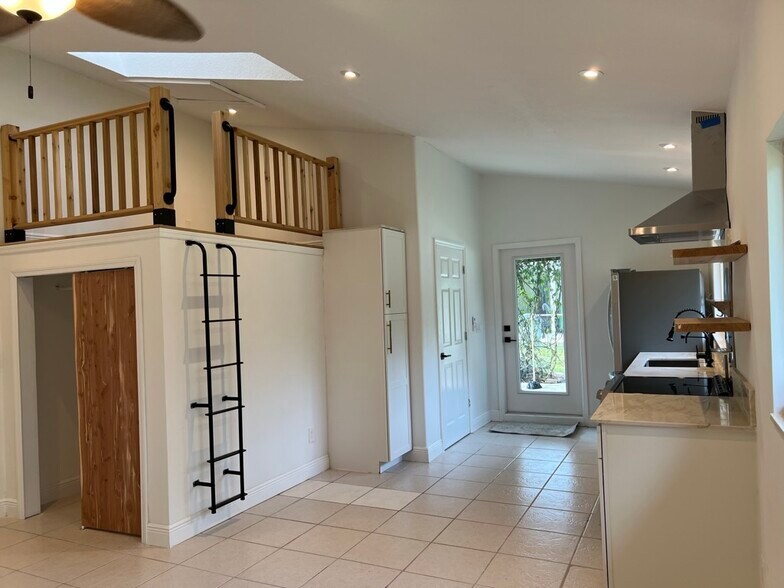 Loft and entrance - 15888 118th Trl N