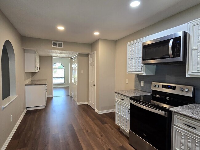 Building Photo - 4055 Cypressdale Dr