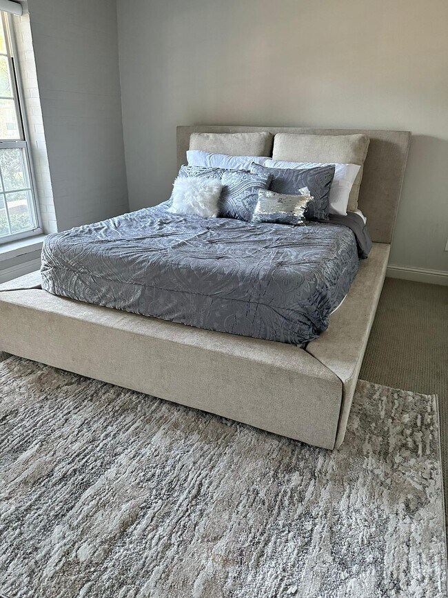 Building Photo - 7829 Royal Ln