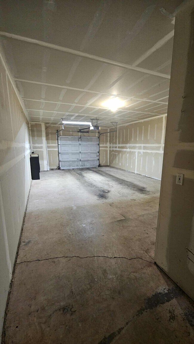 Building Photo - 2127 Hammond Ave