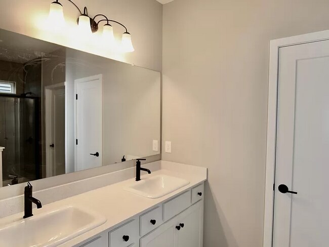 Building Photo - Charming 4 beds 3 baths in Powell!