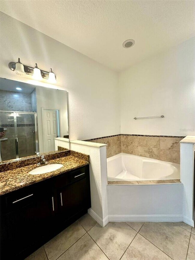 Building Photo - 102 Aurelia Ct