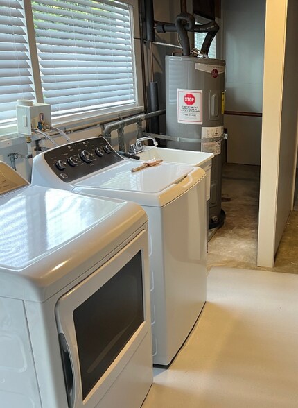 Building Photo - 8230 SE 72nd St