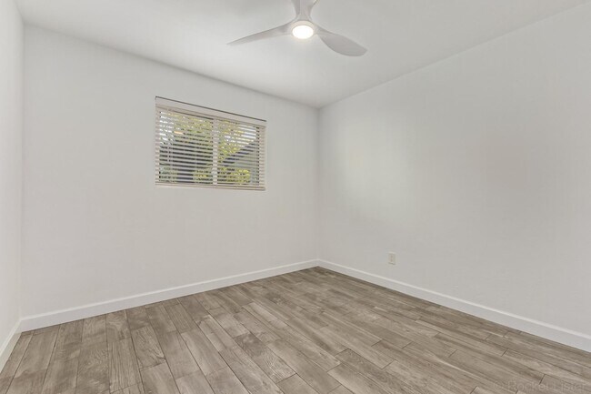 Building Photo - 6631 N 12th Pl