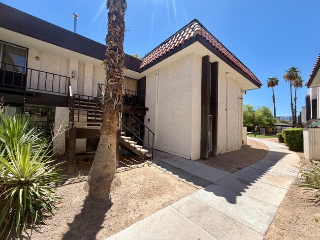 Building Photo - HIVE SUMMER MOVE-IN SPECIAL: 3 BEDROOM CONDO | COMMUNITY POOLS + WALKING TRAILS | CENTRAL LAS VEG...