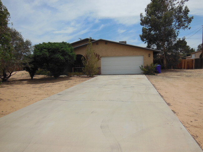 Primary Photo - New Listing Located In Apple Valley