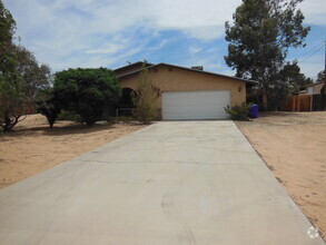 Building Photo - New Listing Located In Apple Valley