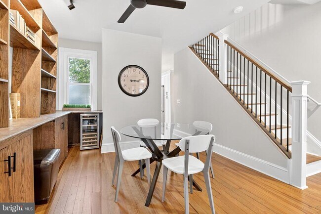 Building Photo - 624 St Joseph St