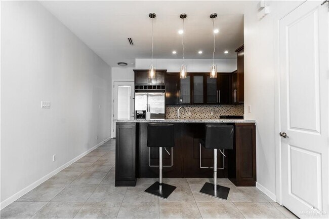 Building Photo - 21 Olympia Ave