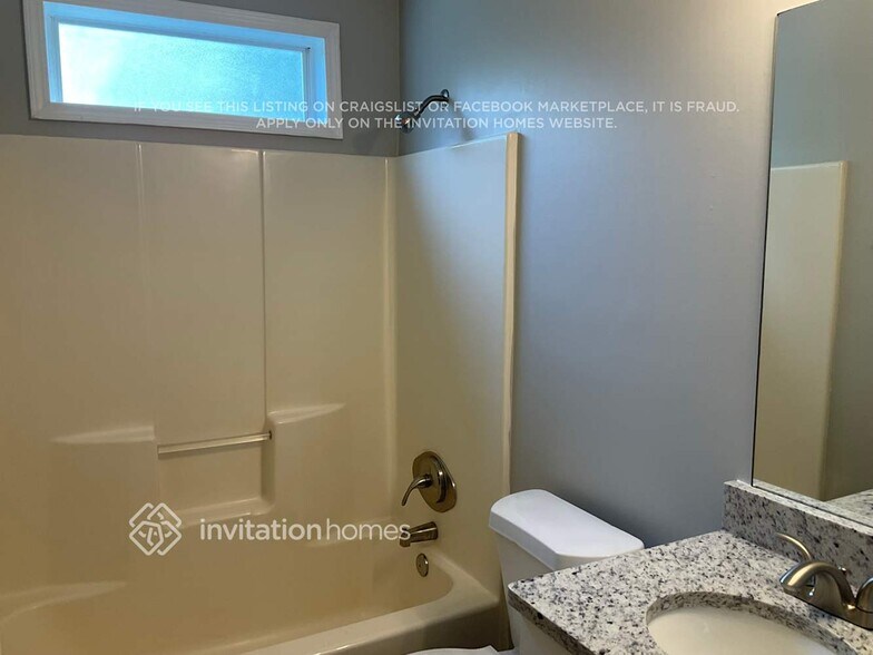 Building Photo - 28 Whitlock Square SW