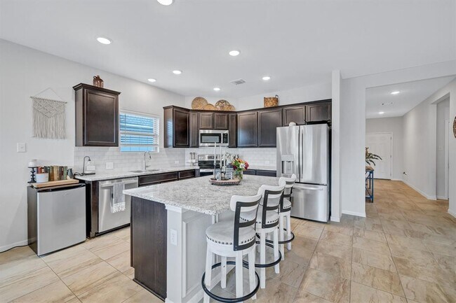 Building Photo - 717 Friar Tuck Dr