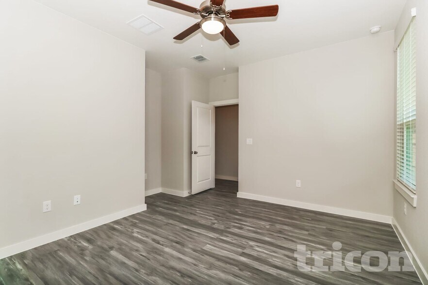 Building Photo - 1609 Mexican Heather Dr