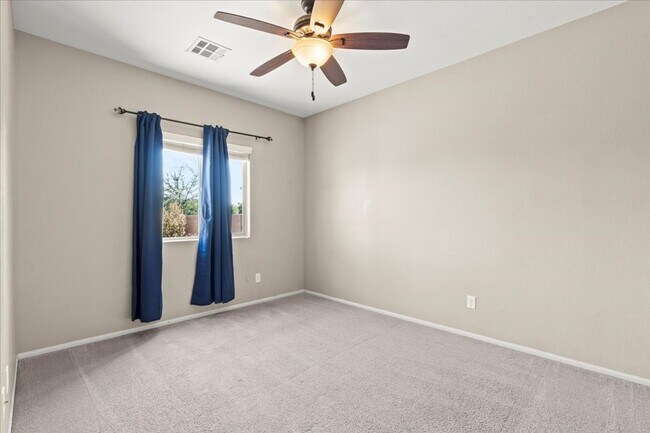 Building Photo - North Las Vegas Beauty – Roomy, Stylish, a...