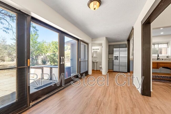 Building Photo - 2125 N Grand Ave