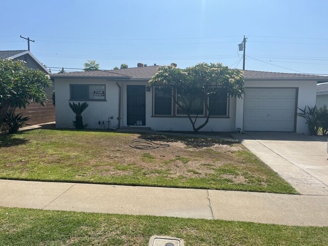 Primary Photo - Lovely 3 Bedroom 1 Bath House with Garage