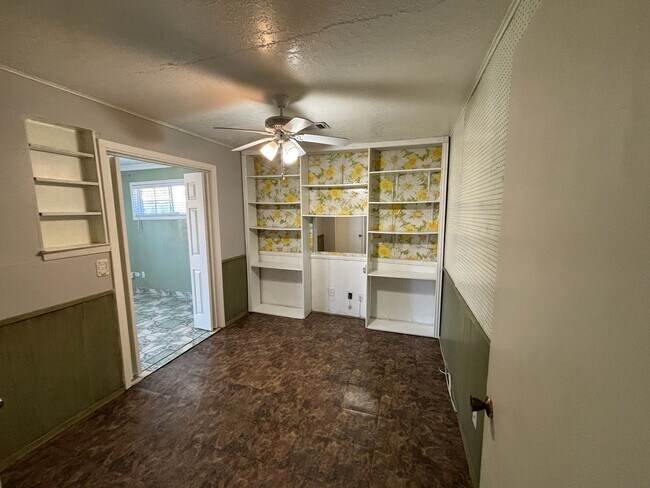 Building Photo - 11018 Sharpview Dr