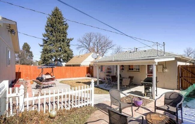 Building Photo - Fabulous 3 Bed (+ 1 non conforming) / 2 bath SFH in the Montclair Neighborhood