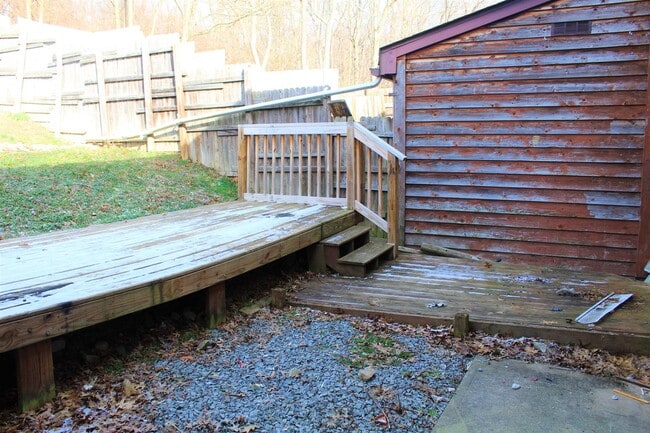 Building Photo - 3 Bedroom Townhouse - Near While Park - 06...