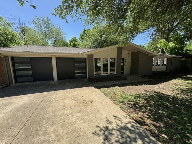 Building Photo - 640 Glen Oaks Blvd