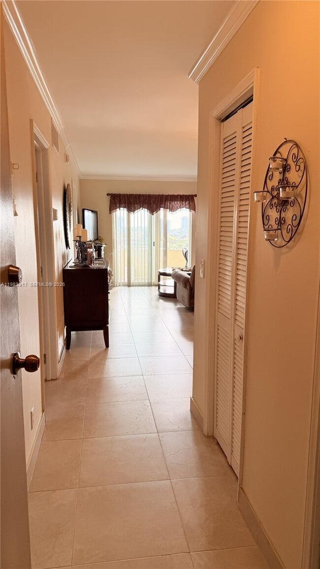 Building Photo - 900 NE 18th Ave