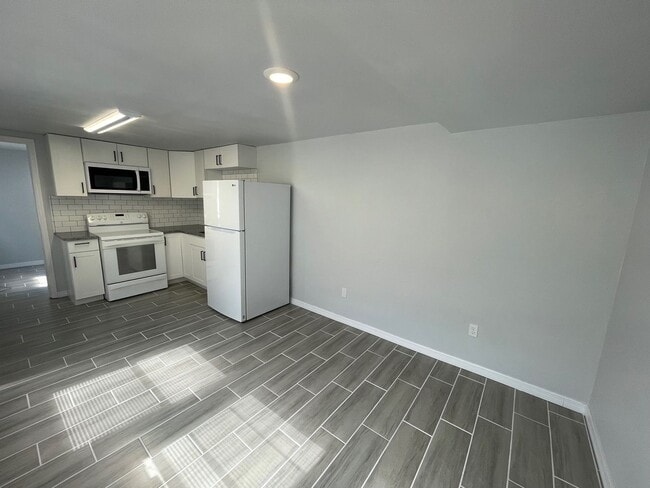 Building Photo - 1106 50th Ave Dr W