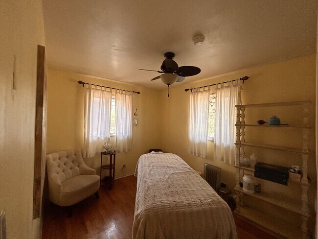 Building Photo - Enjoy Amazing Flatiron Views, Abundant Space, and A Large Backyard in this 5 Bedroom Home