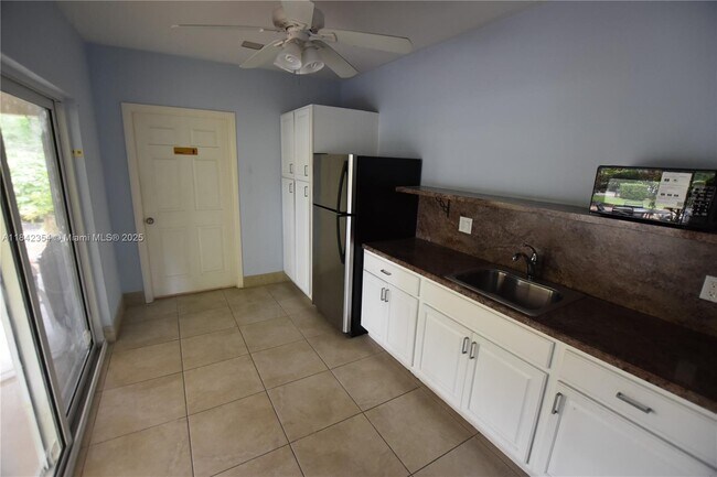 Building Photo - 3800 Oaks Clubhouse Dr