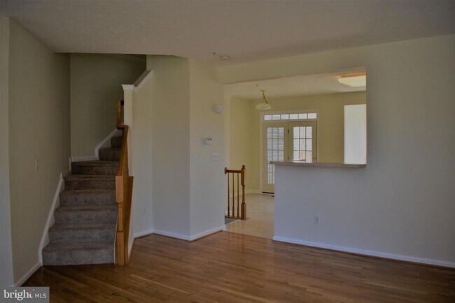 Building Photo - 1481 Pangbourne Way