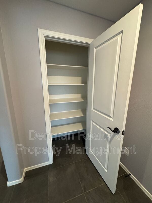 Building Photo - 1633 W Pinkley Ct