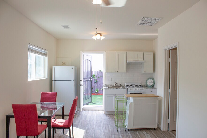 Building Photo - 659 Salem St