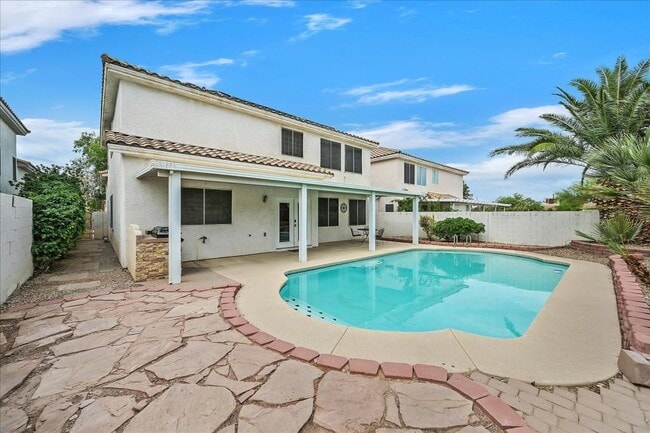 Building Photo - 881 Brunellos Ave