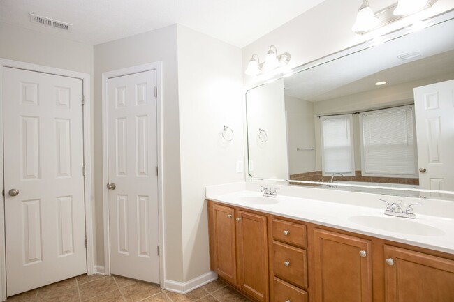 Building Photo - "Charming 4-Bedroom Home with Granite Coun...