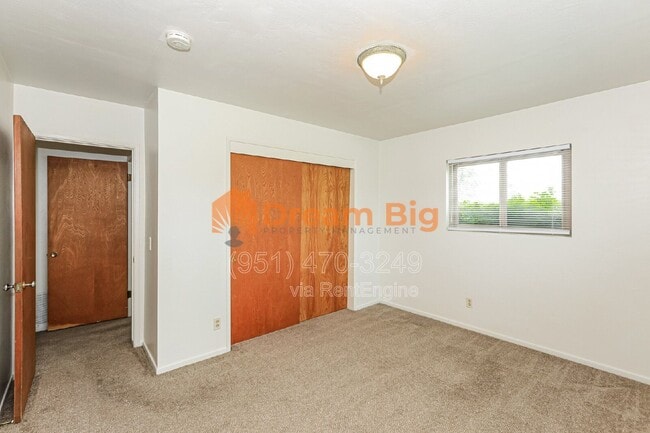Building Photo - 5971 Sunland Pl