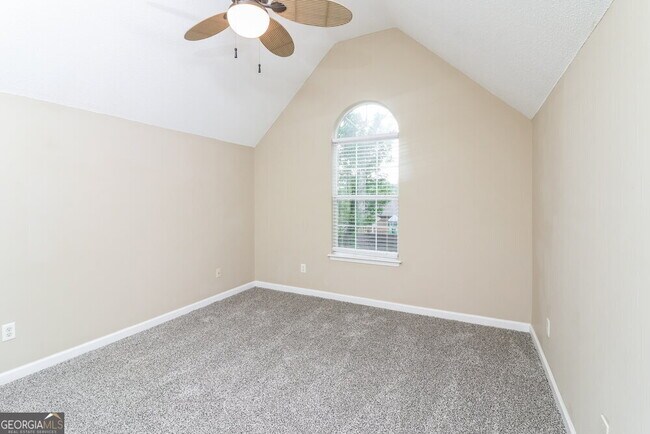Building Photo - 3695 Longview Dr
