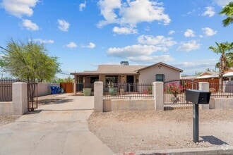 Building Photo - Gorgeous home near UA