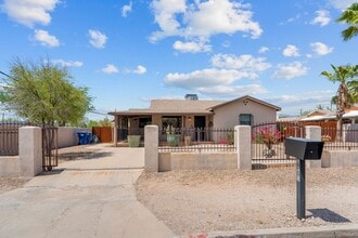 Building Photo - Gorgeous home near UA
