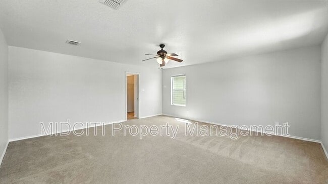 Building Photo - 209 Hinge Loop