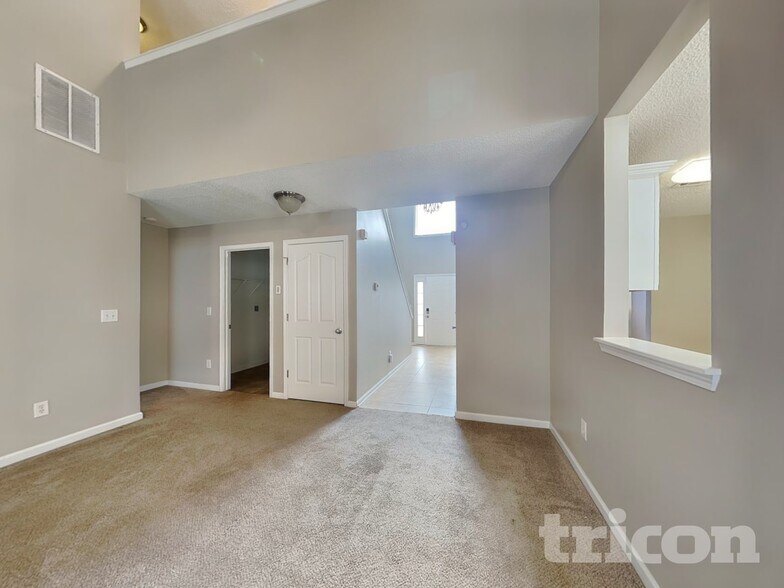 Building Photo - 3715 Longview Dr