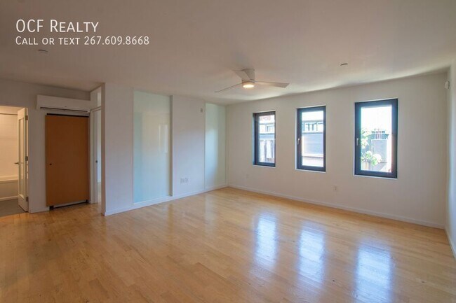 Building Photo - 152 W Laurel St