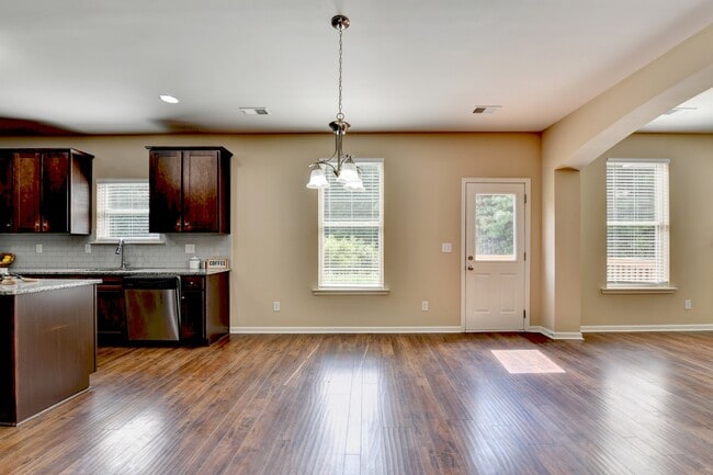 Building Photo - 707 Sand Ln SE