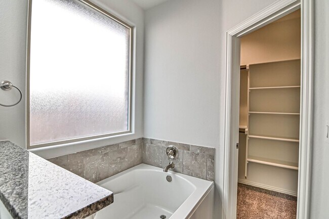 Building Photo - 1219 Santa Clara Dr